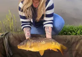 Woman fishing.jpg 82